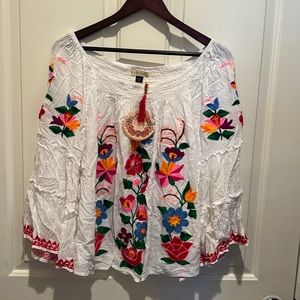 Adorable fiesta top size M